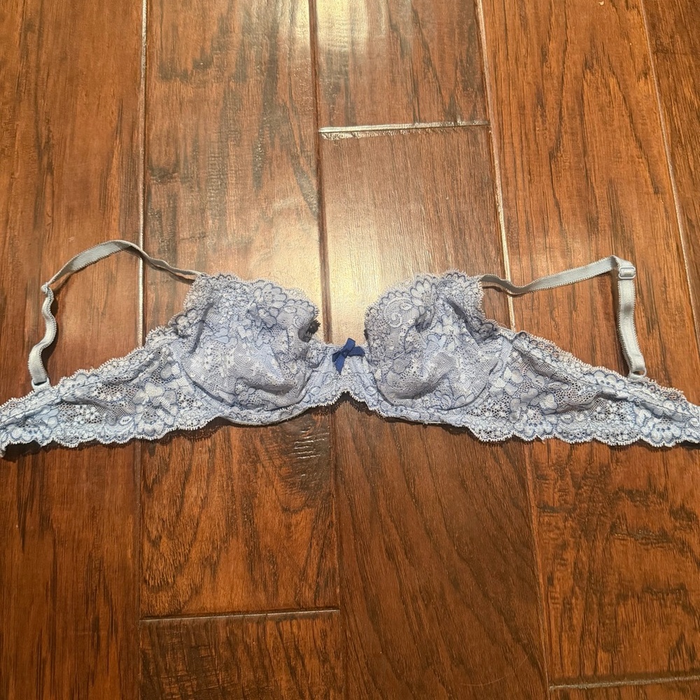 Victoria's Secret Powder Blue Lace Underwire Bra - Picture 6 of 6